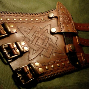 Наруч с ножом 