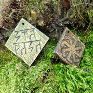 Обереги из дерева (квадратные)