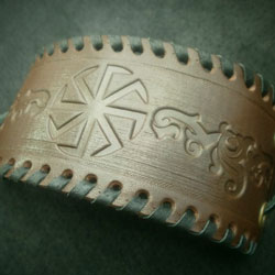 Кожаные браслеты